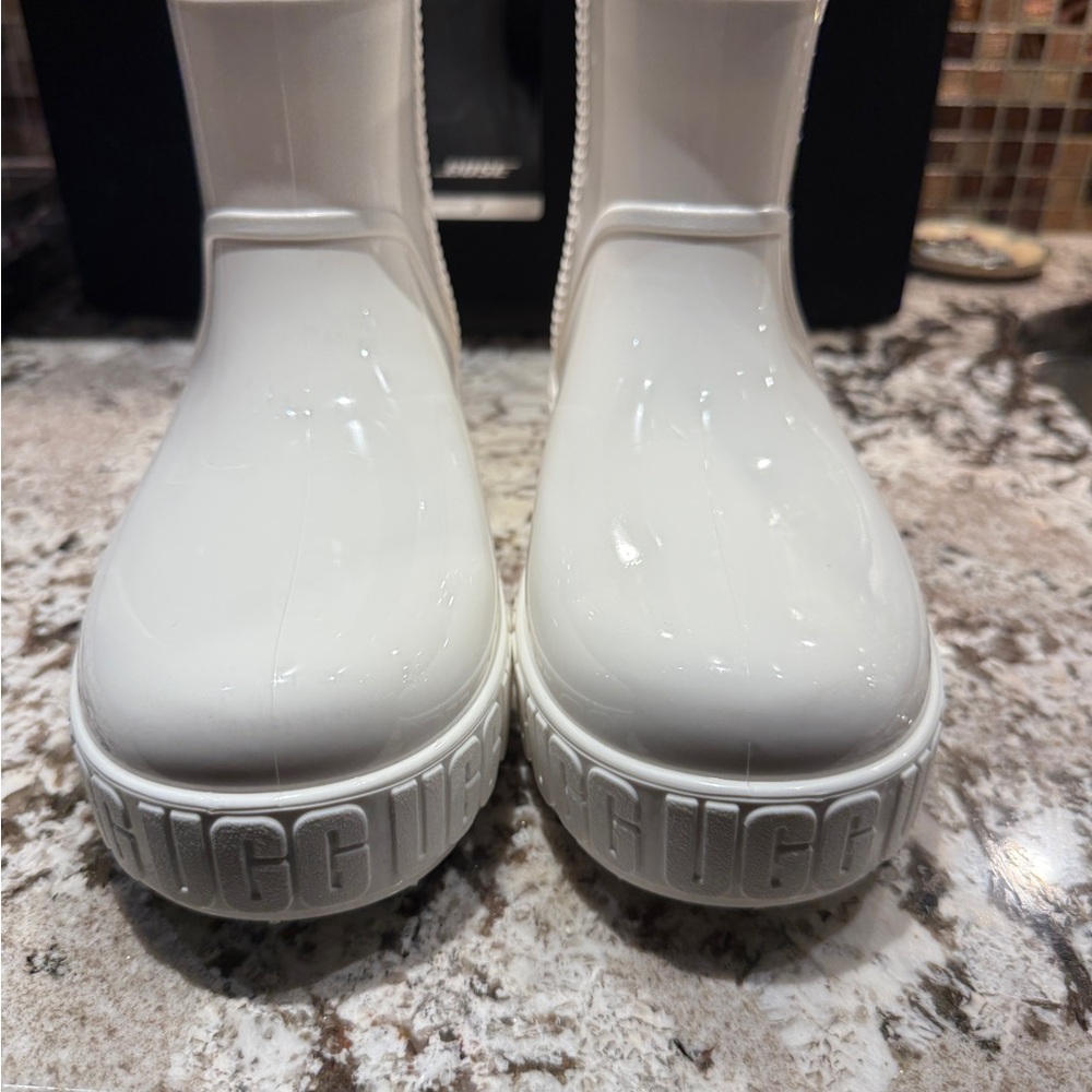 UGG Drizlita Sheepskin Rainboot White Size 11 Like New - Picture 8 of 10